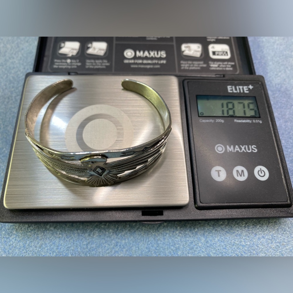 Native American design silver Thunderbird bangle - Picture 9 of 9